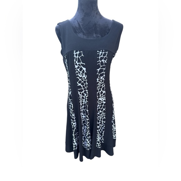EnFocus Studio Black White Sleeveless Giraffe Print Dress Size 10 - Picture 2 of 8